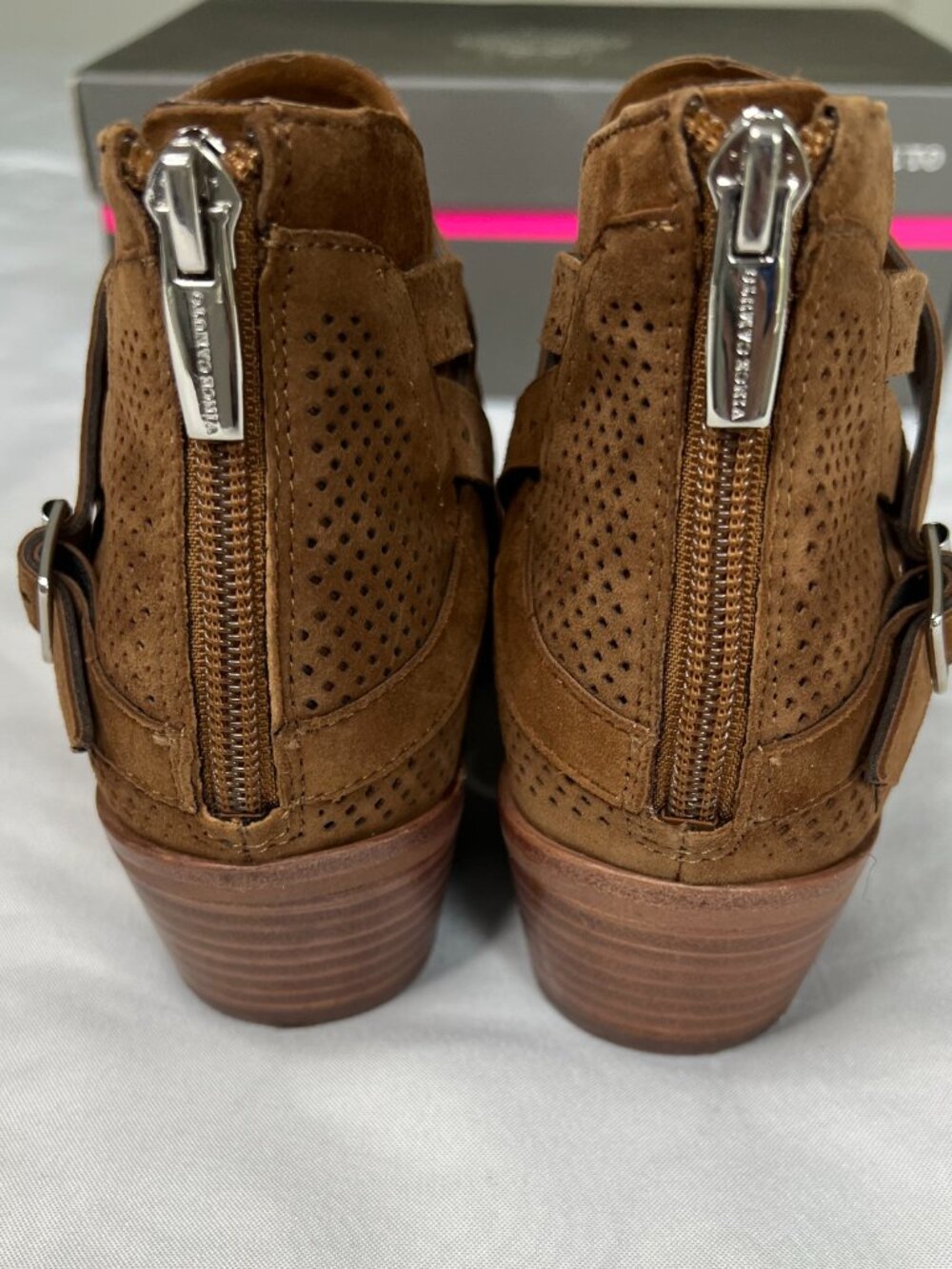 Vince Camuto Pranika Womens Brown Perforated Suede Ankle Booties Sz 8.5 - Picture 3 of 16